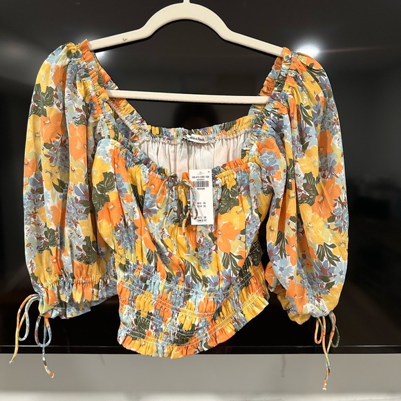 Abercrombie & Fitch Tops - Abercrombie & Fitch smocked floral crop top